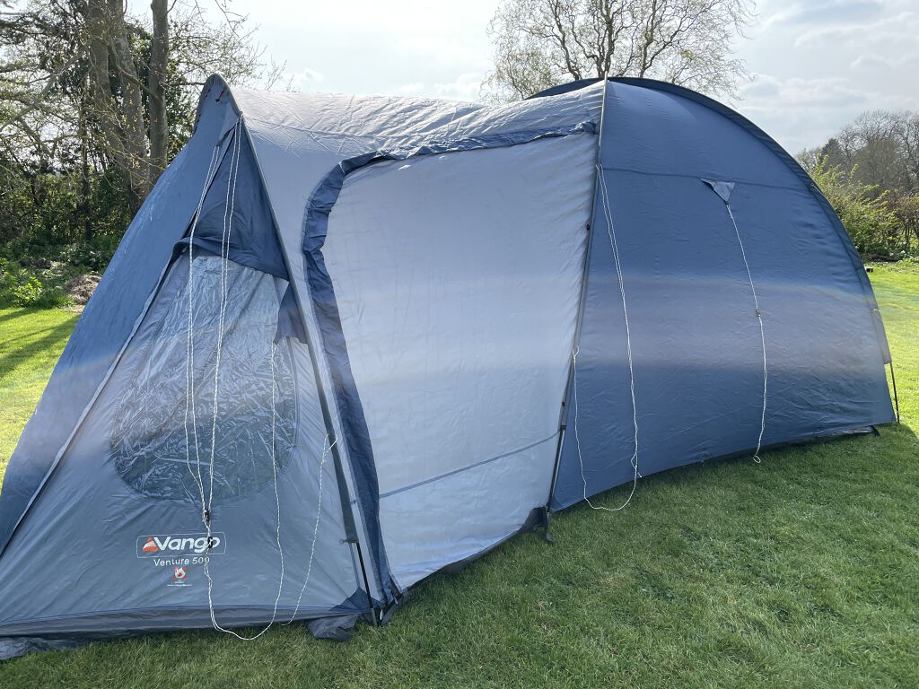 5 person tent with 1 or 2 sleeping areas and living space
