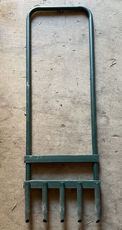 Manual lawn aerator spike