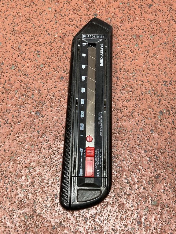 plasplugs safety knife