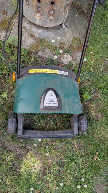 Scarifier / lawnraker