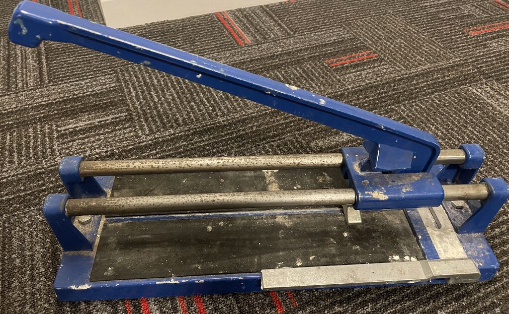 Tile cutter