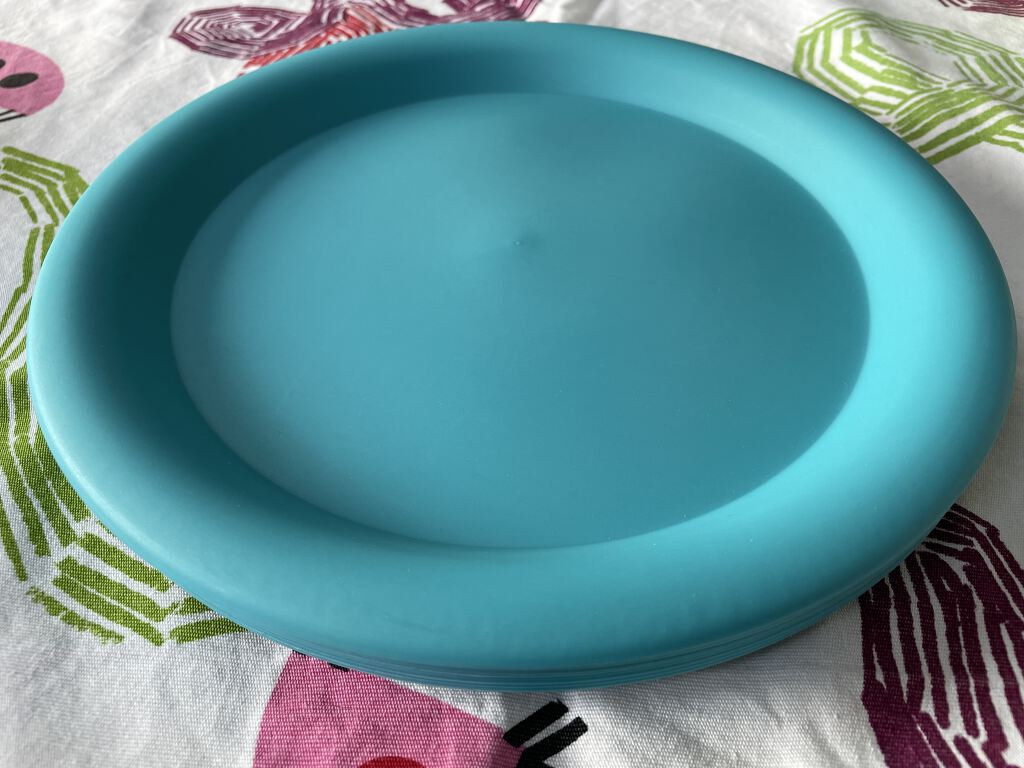 10 x blue plastic plates - 25cm diameter