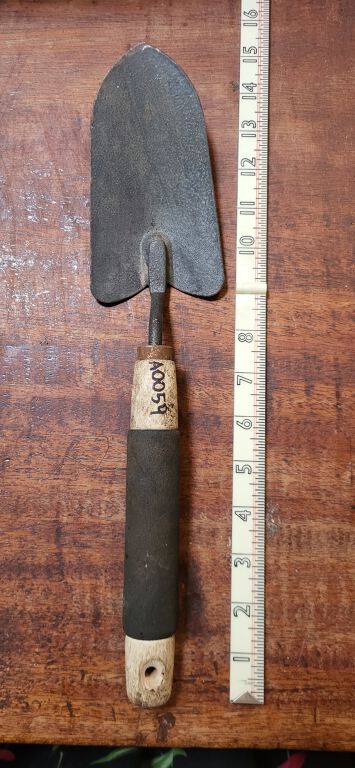 Garden trowel