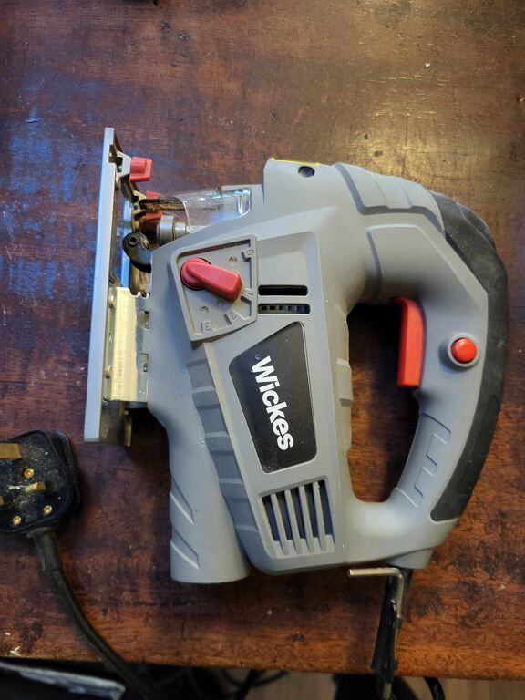 Wickes 800W Pendulum Jigsaw with Laser Guide