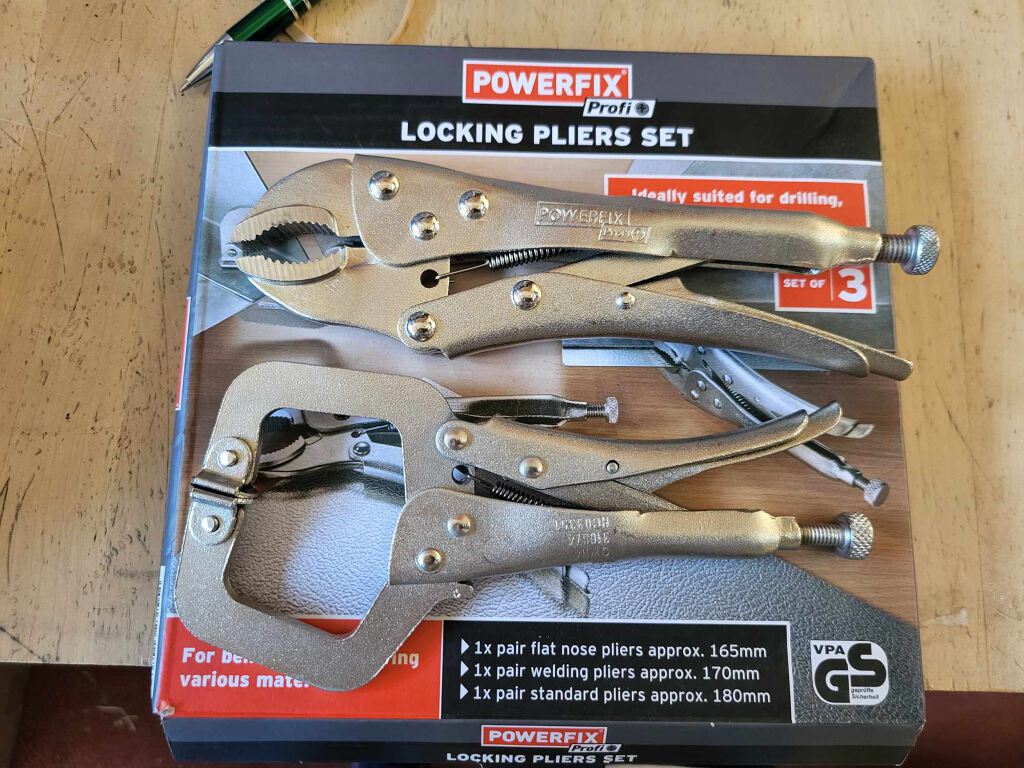 Locking pliers
