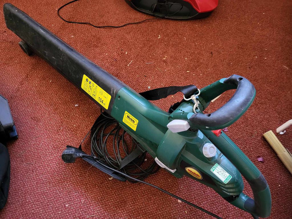 Electric Leaf Blower & Garden Vac