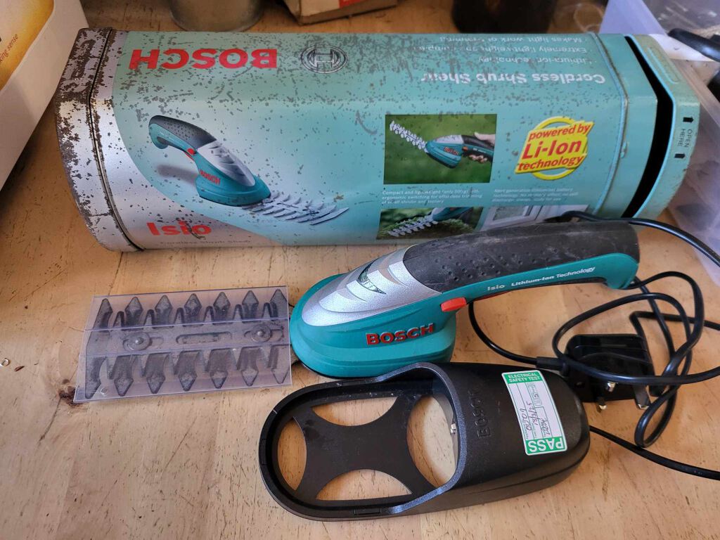 Bosch Cordless Grass & Shrub Shear
