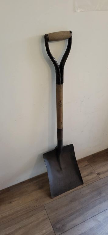 Garden spade