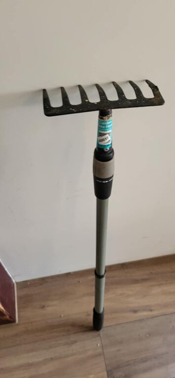Aluminium telescopic garden rake