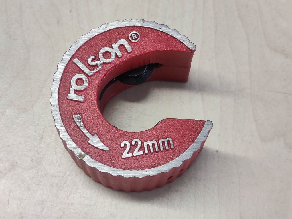 22 mm Rotary action copper pipe cutter