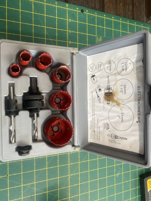 HOLE SAW, 9 Piece Bi-Metal Hole Saw Kit