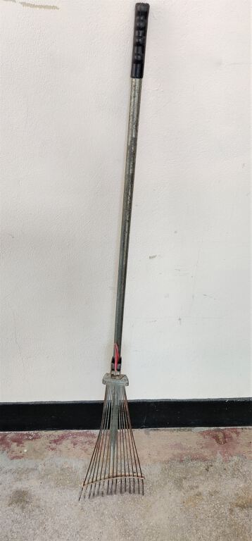Garden rake
