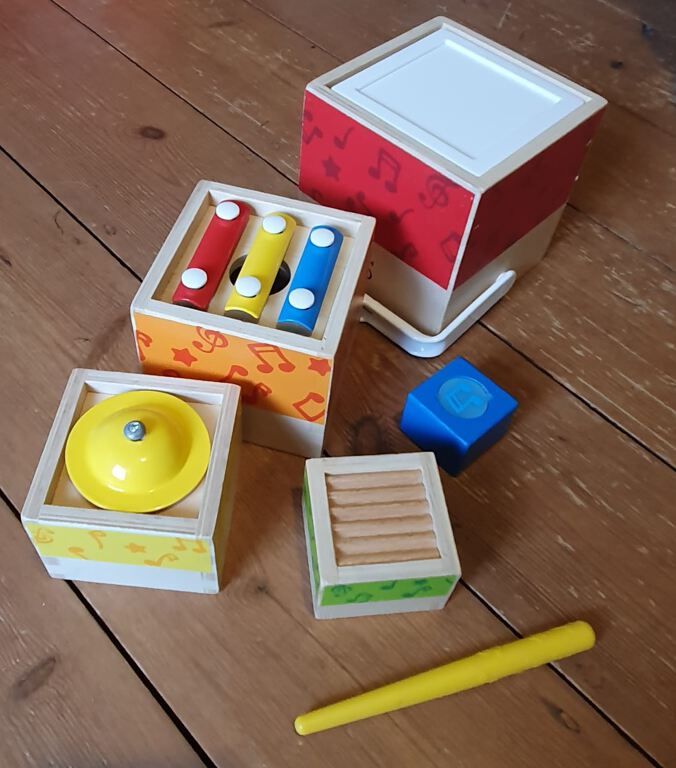 Wooden music box toy