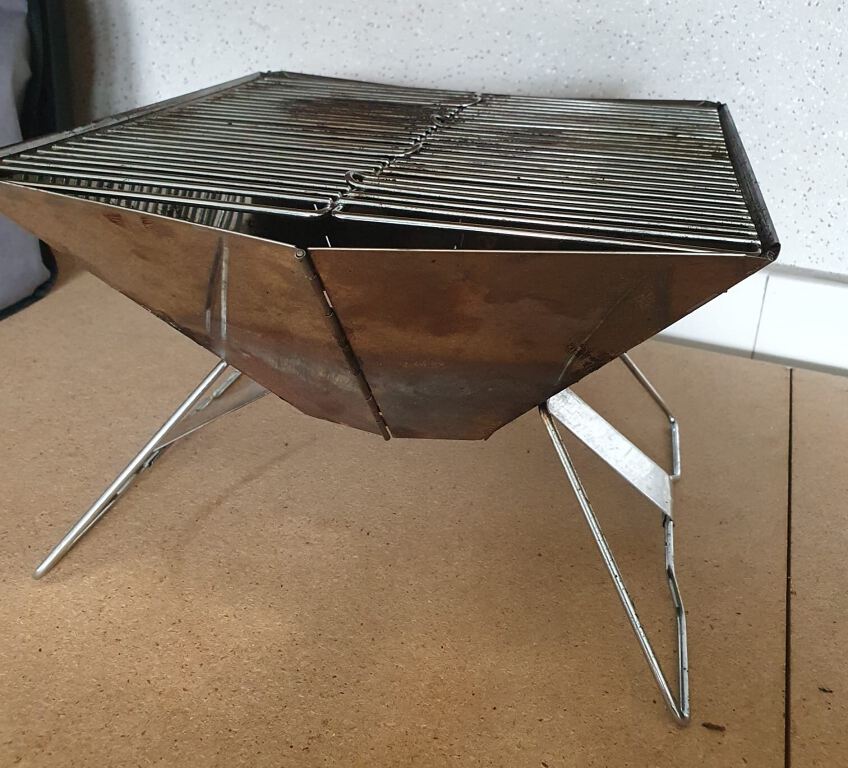 Foldable barbeque
