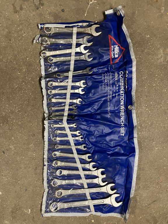 Combination wrench set