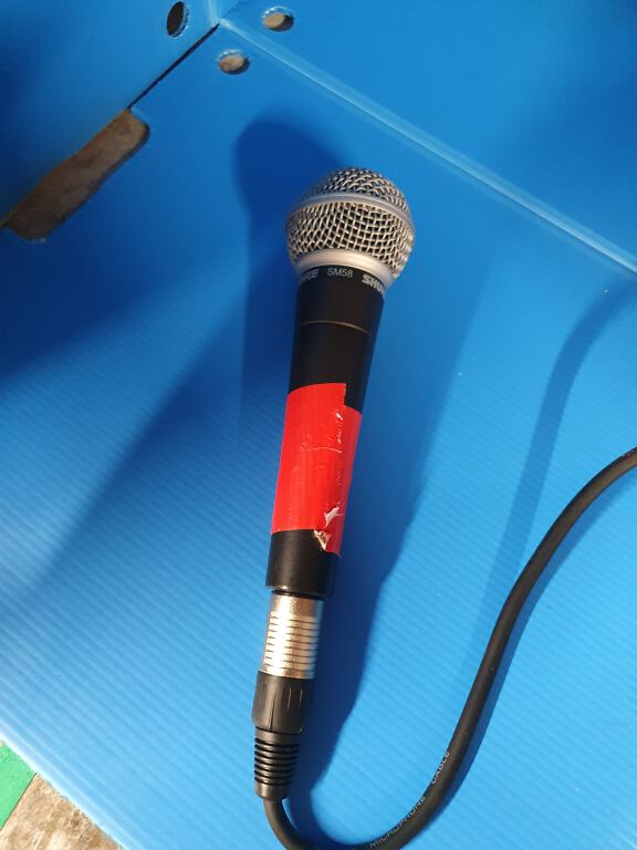 Microphone with lead
