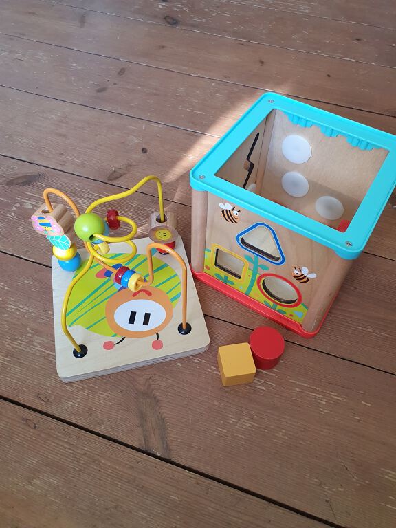 wooden activity cube (5-in-1)
