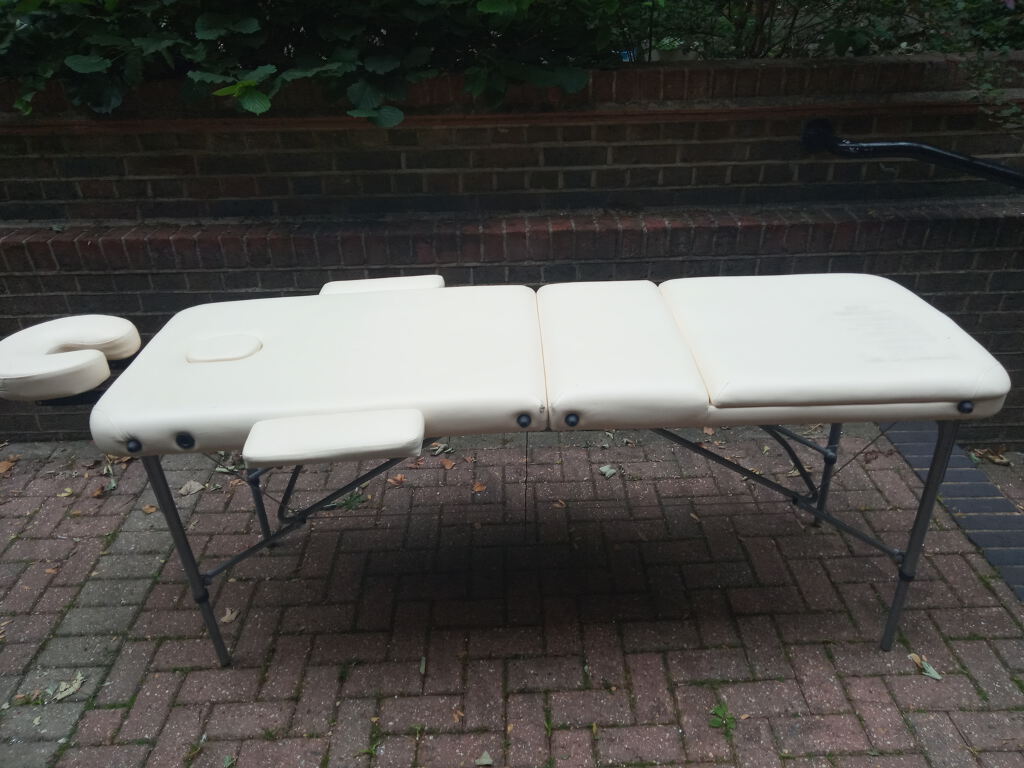 Fold up massage table