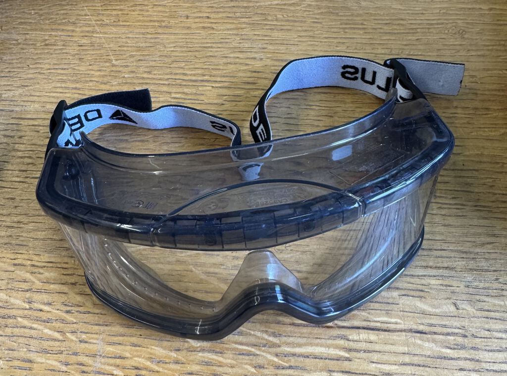 Deltaplus safety goggles