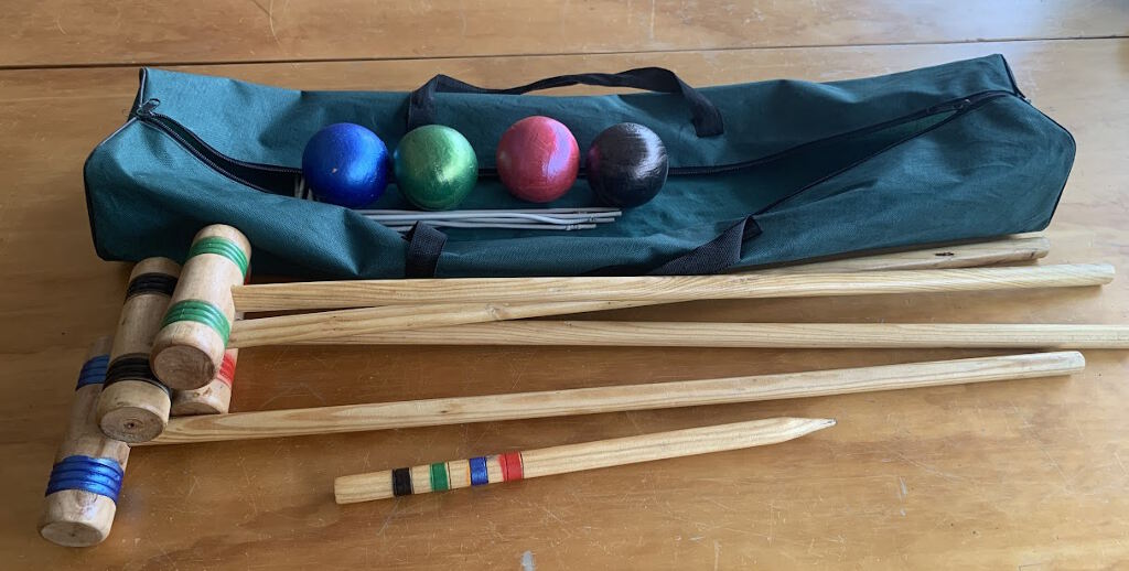 Garden croquet game