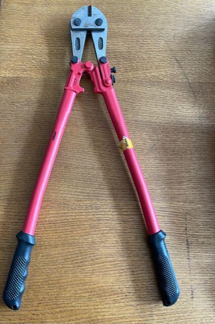 Bolt cutter