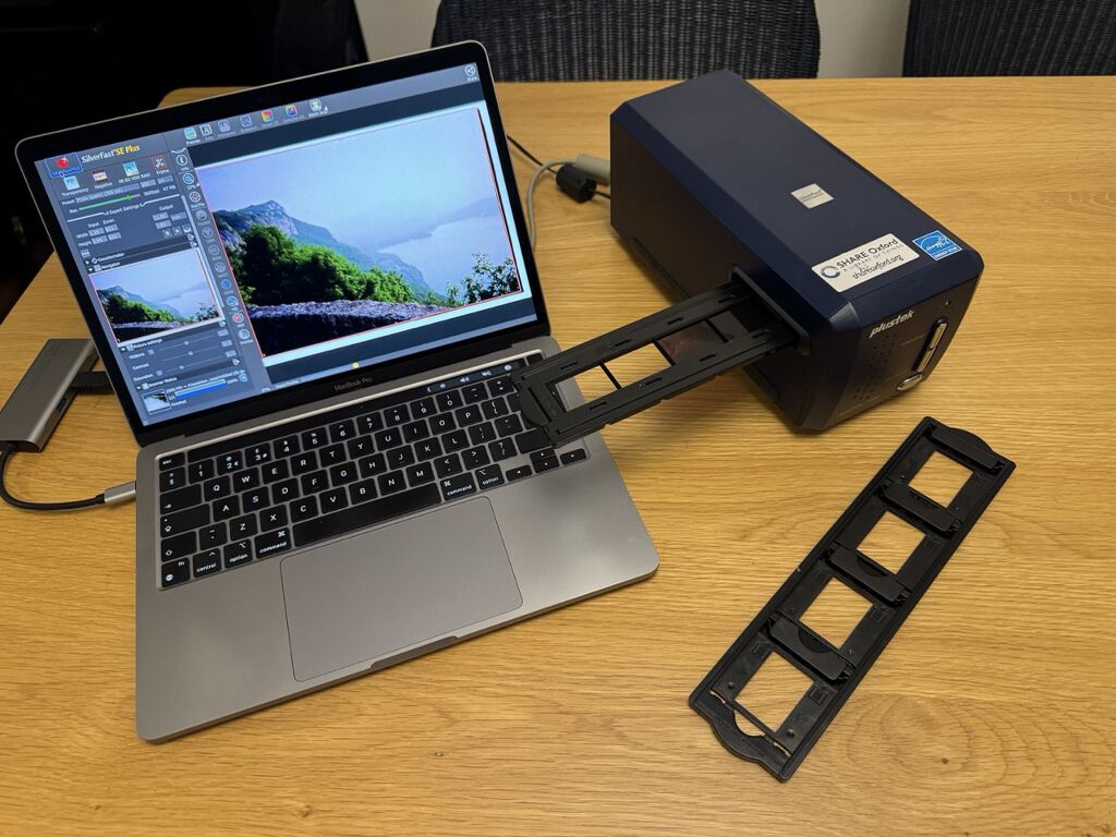 Film scanner for slides and negatives