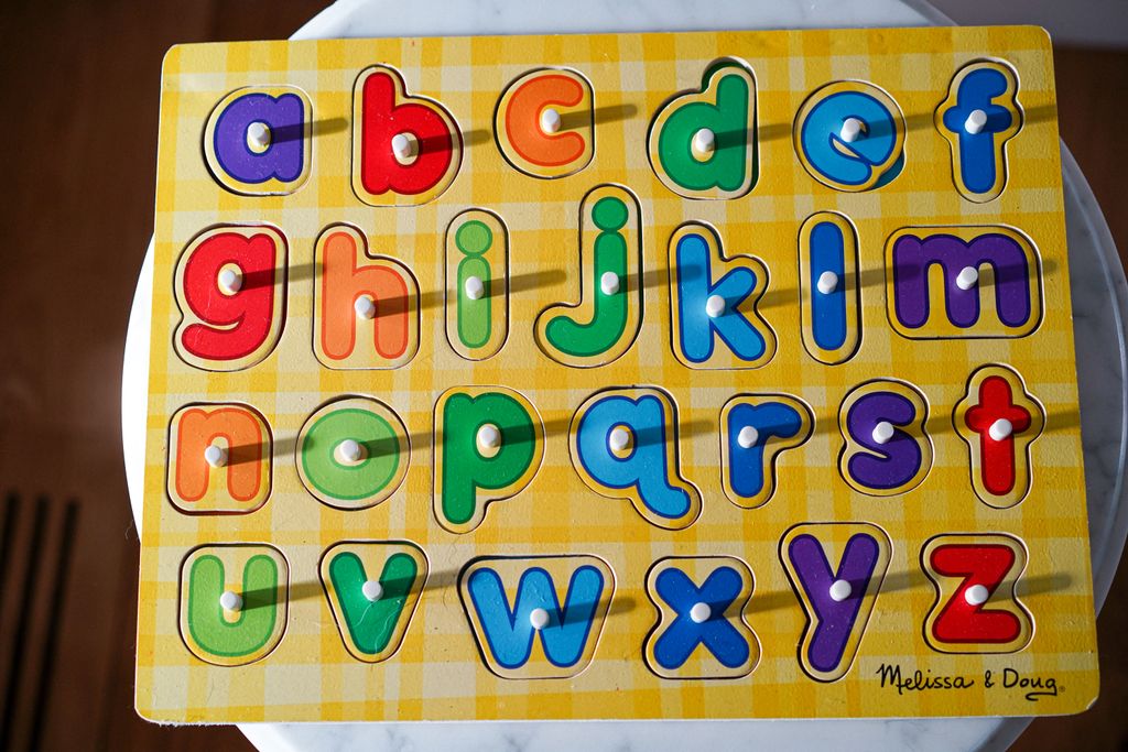 Calgary Toy Library Lift and See ABC Peg Puzzle Melissa & Doug