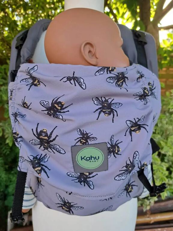 Kahu Baby Sunshine Carrier - bees
