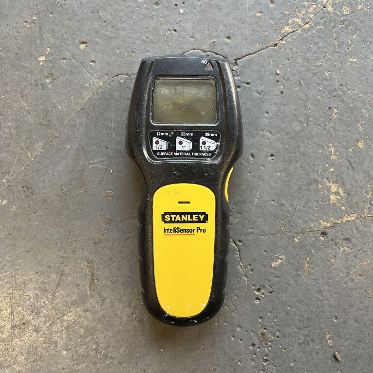 Stud finder (ETL2425)