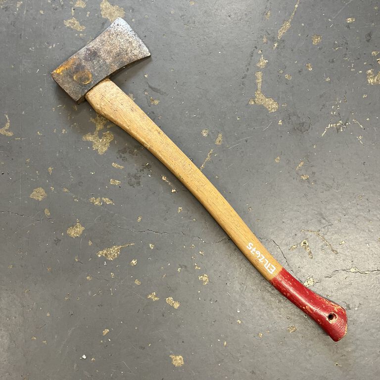 2 handed axe (ETL2676)