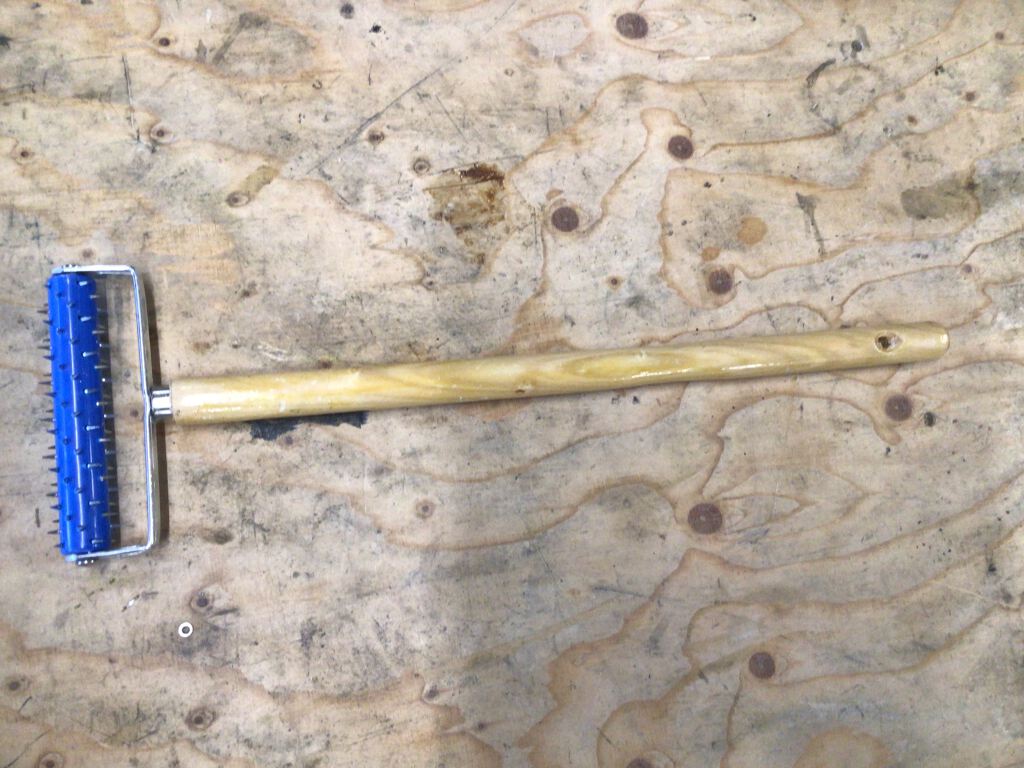 Long handle wallpaper perforator (ETL2768)