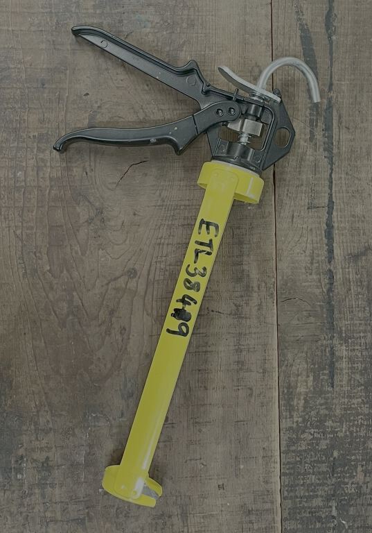 Caulking gun (ETL3849)