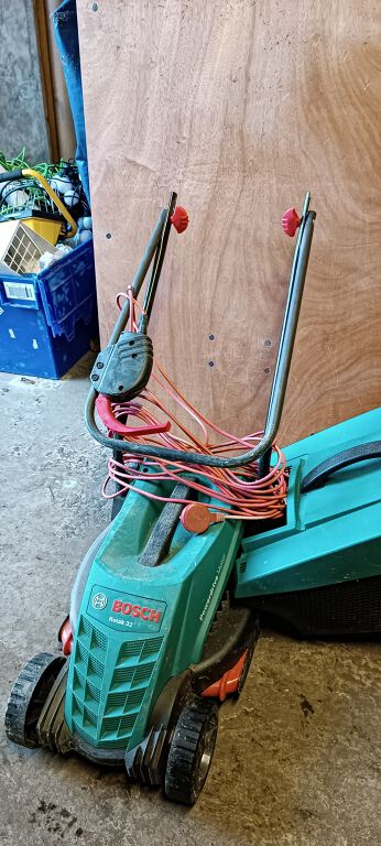 Bosch Rotak 33 electric mower (ETL2571)