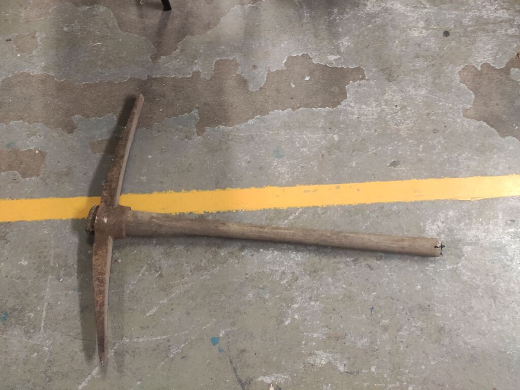 Heavy pickaxe (ETL2322)