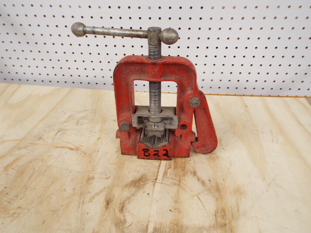 Mundelein Tool Library Armstrong No 233 Bench Yoke Vise (822)