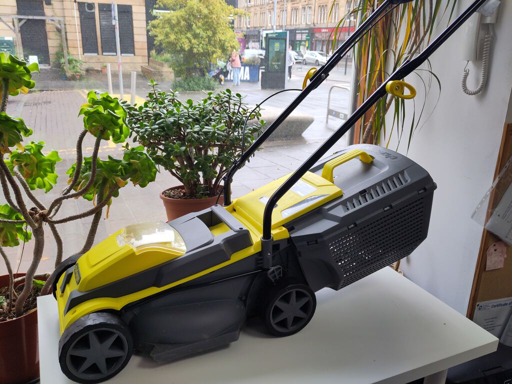 Lawnmower (cordless)