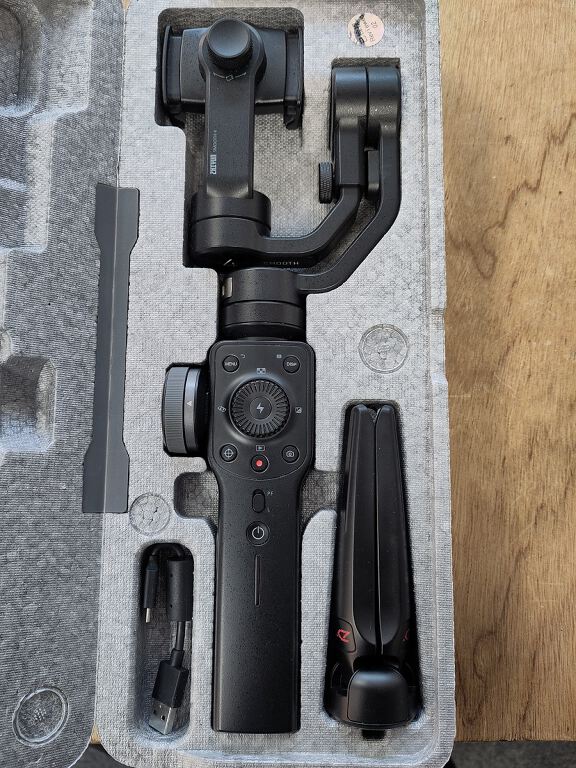 Camera stabiliser/gimbal