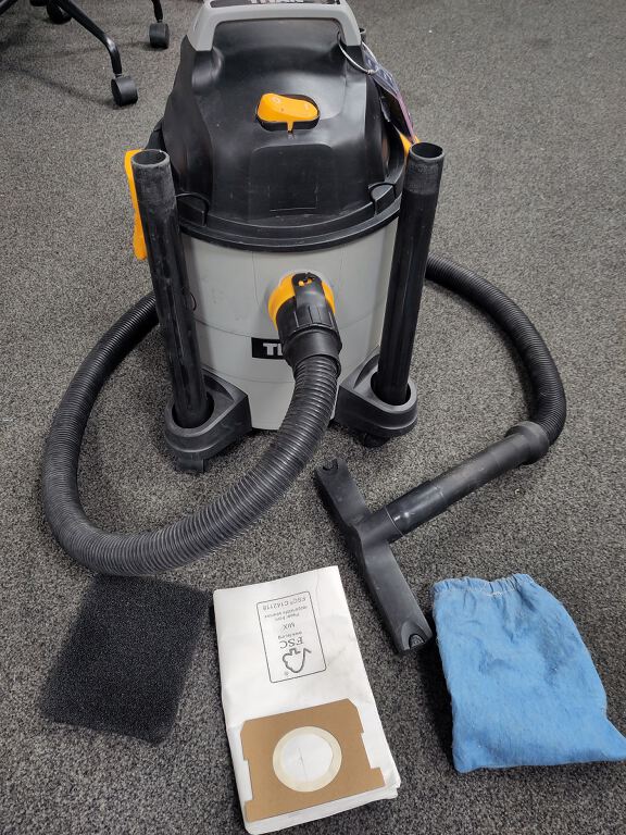 Wet/dry vacuum cleaner