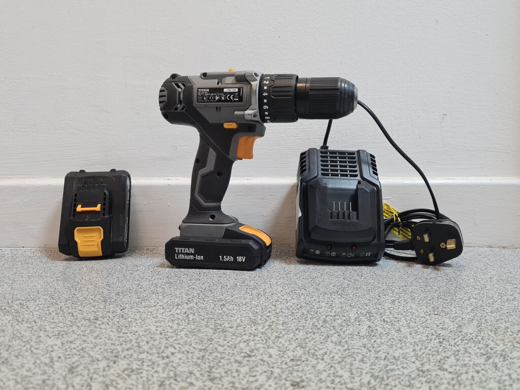 Cordless drill (18V Titan)