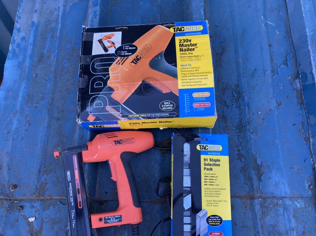 Electric stapler/nailer (A-51)