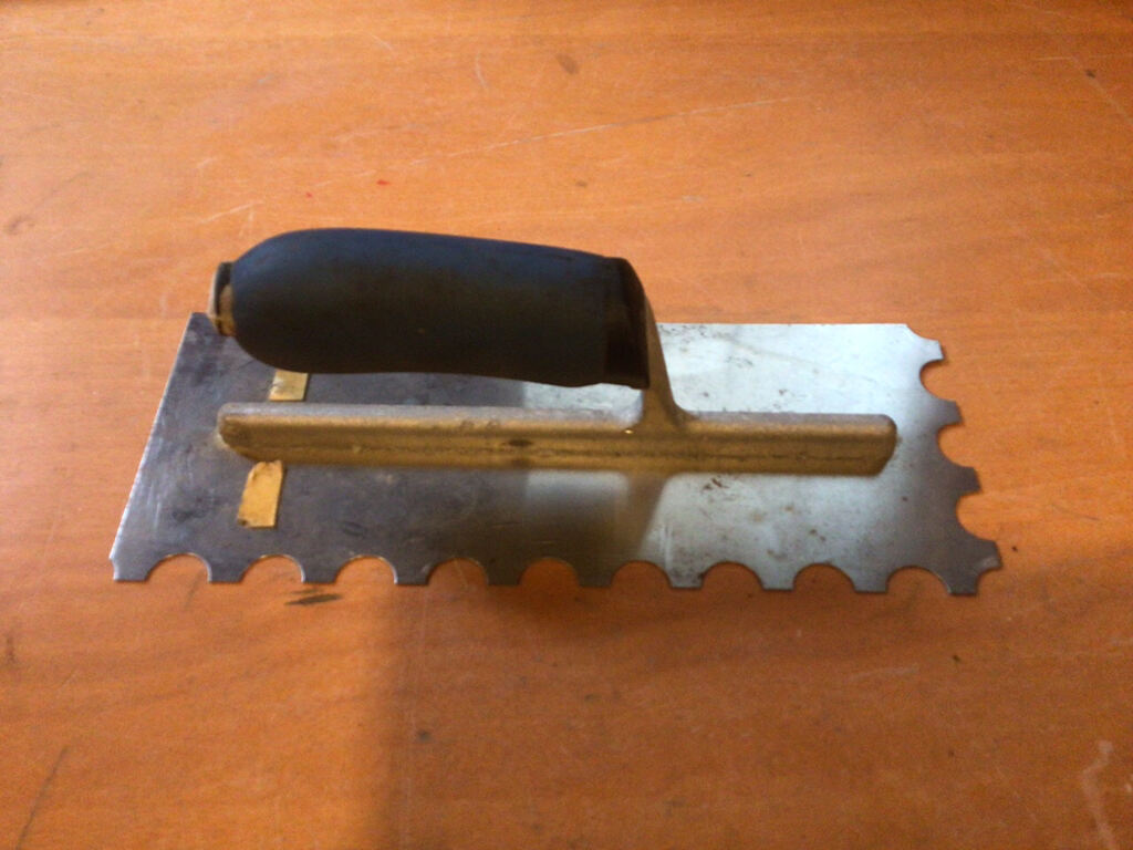 Trowel spreader for tile adhesive (A-118)
