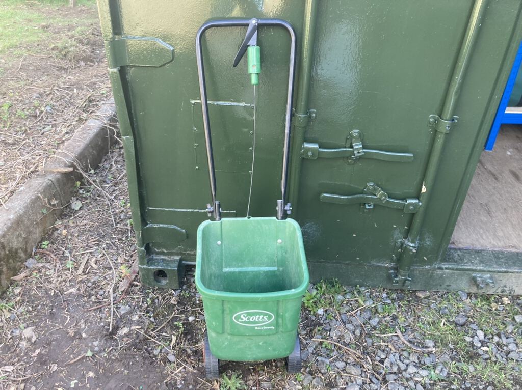 Small feeder/seeder (C-307B)