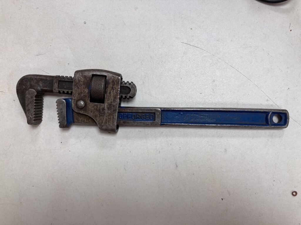 Pipe wrench (A-108)