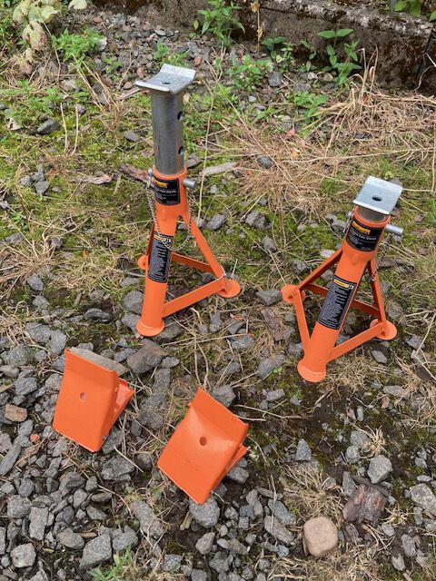 Axle stands and chocks (B-188)