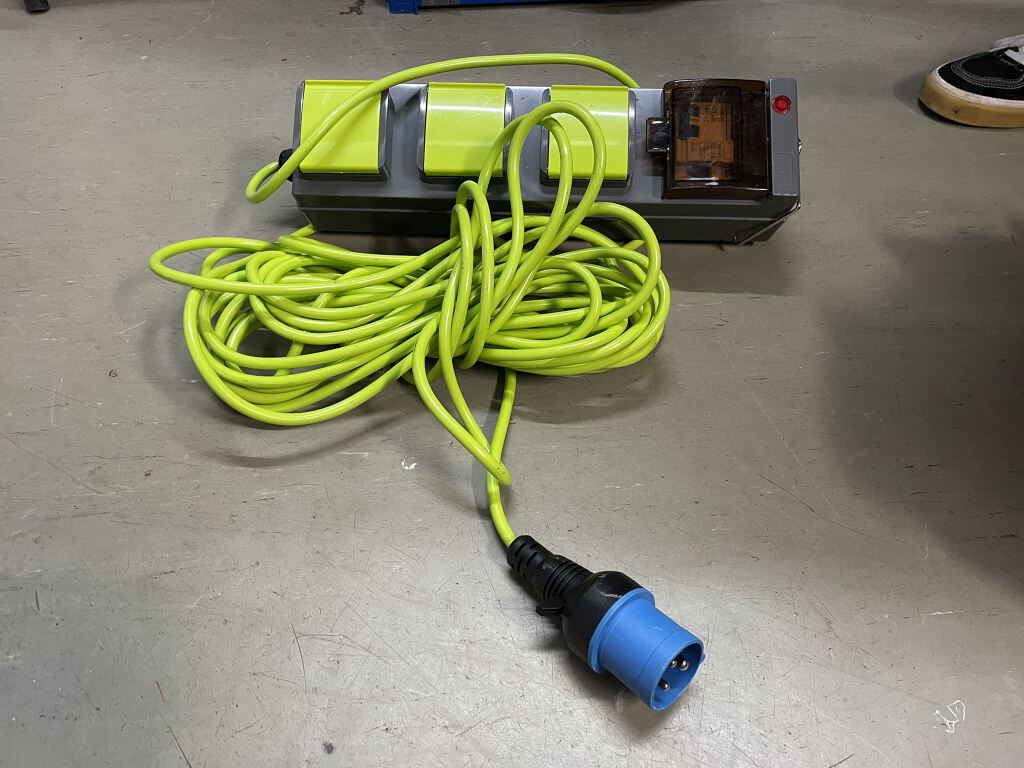 Camping/caravan power extension (B-438A)