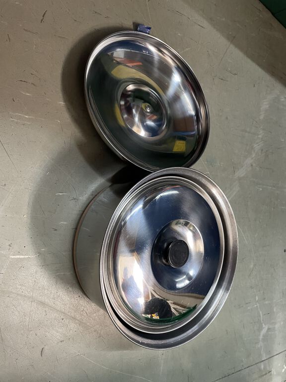 2 camping cooking pots (B-422)
