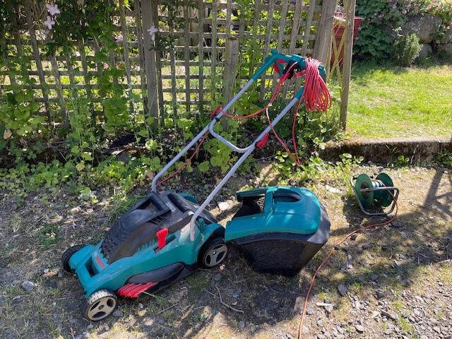 Electric lawn mower w/ sturdy collector (C-310B)