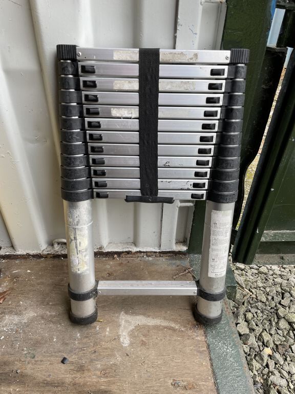 Telescopic ladder (C-12)