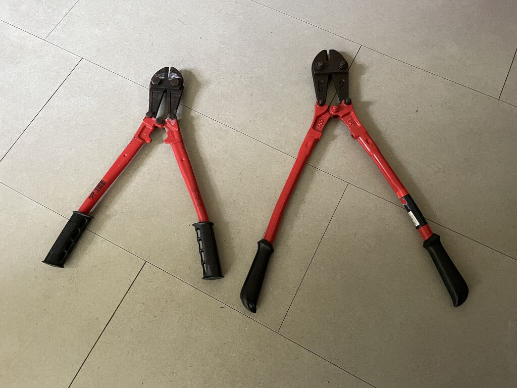 Pair of bolt cutters (B-168)