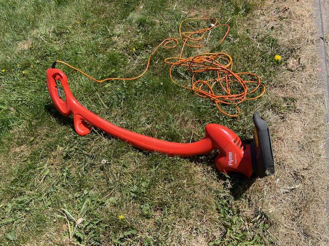 Electric grass powertrim-strimmer (Flymo) (C-303B)